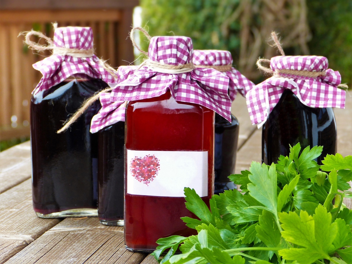 glass-bottles-g40ed2c0ac_1920